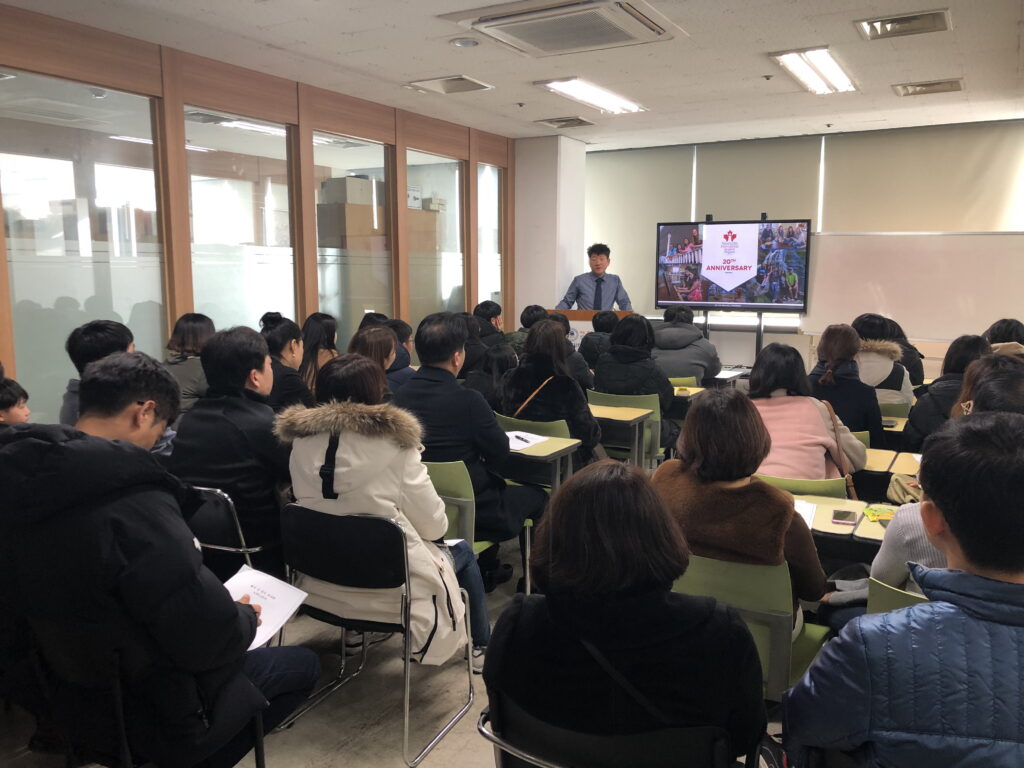 캐나다 출국전 리엔테이션 장면