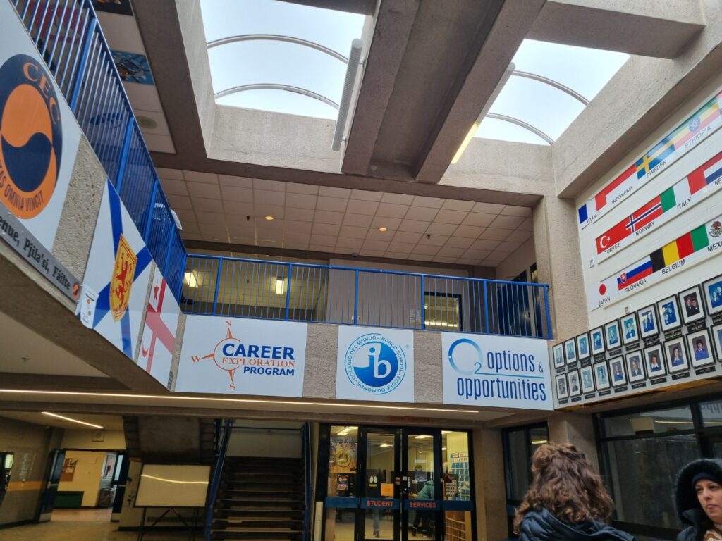 치그넥토 교육청 학교방문