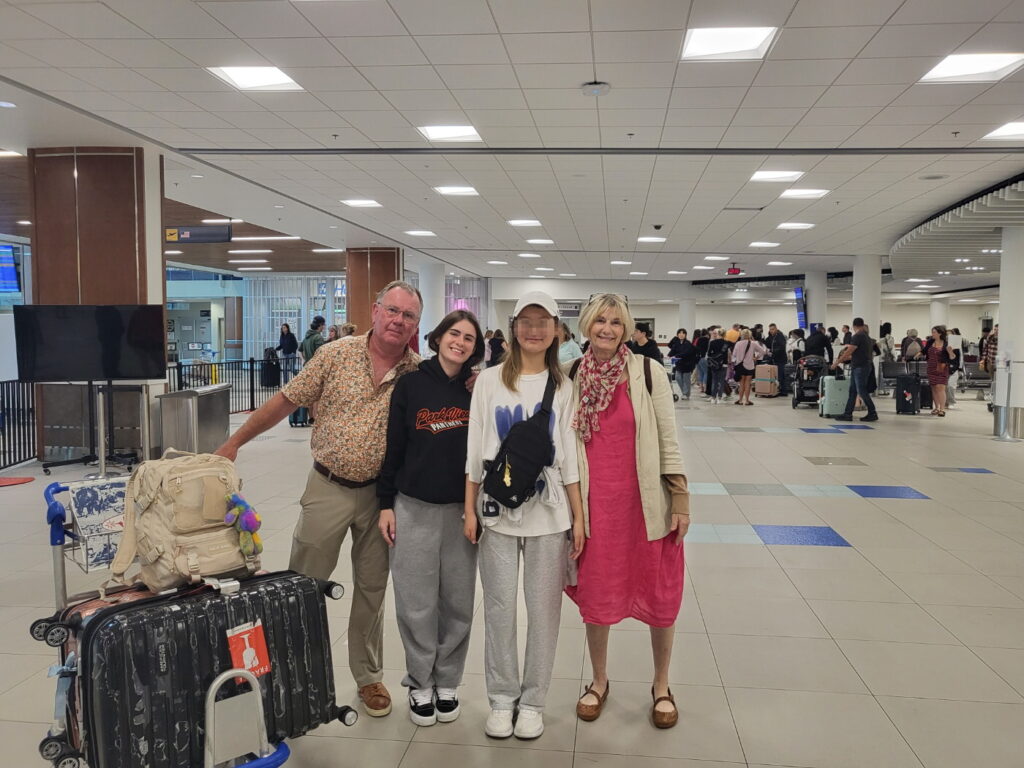 노바스코샤 홈스테이 가족과 따뜻한 첫 만남을 가진 유학생